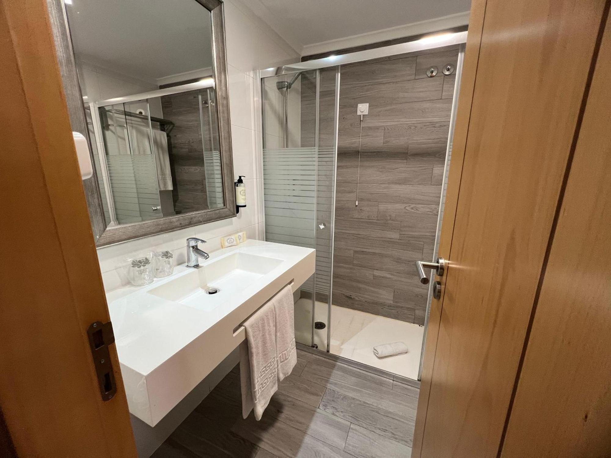 Be One Hotel Caldas Da Rainha - By Mhmb Hospitality Room photo